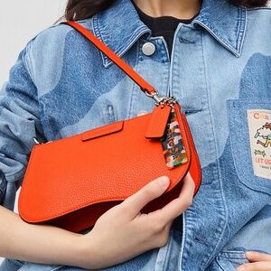 New Coachtopia Wavy Baguette Bag In Pebbled Coachtopia Leather